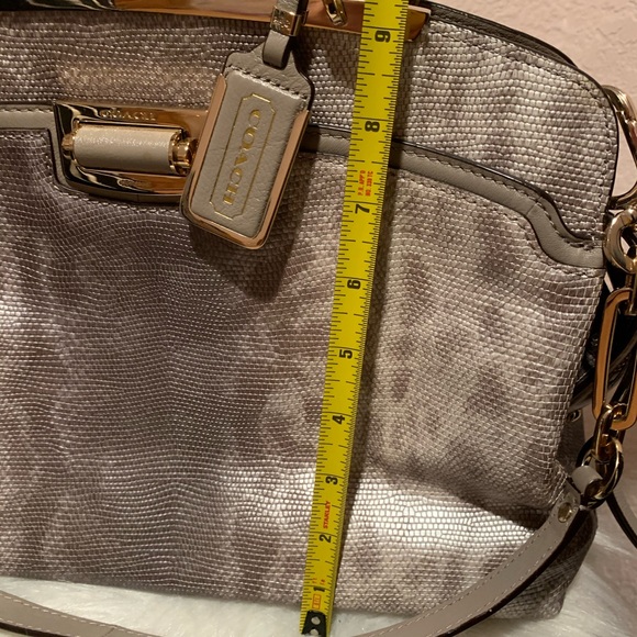 Previously owned Coach handbag! - Picture 7 of 8